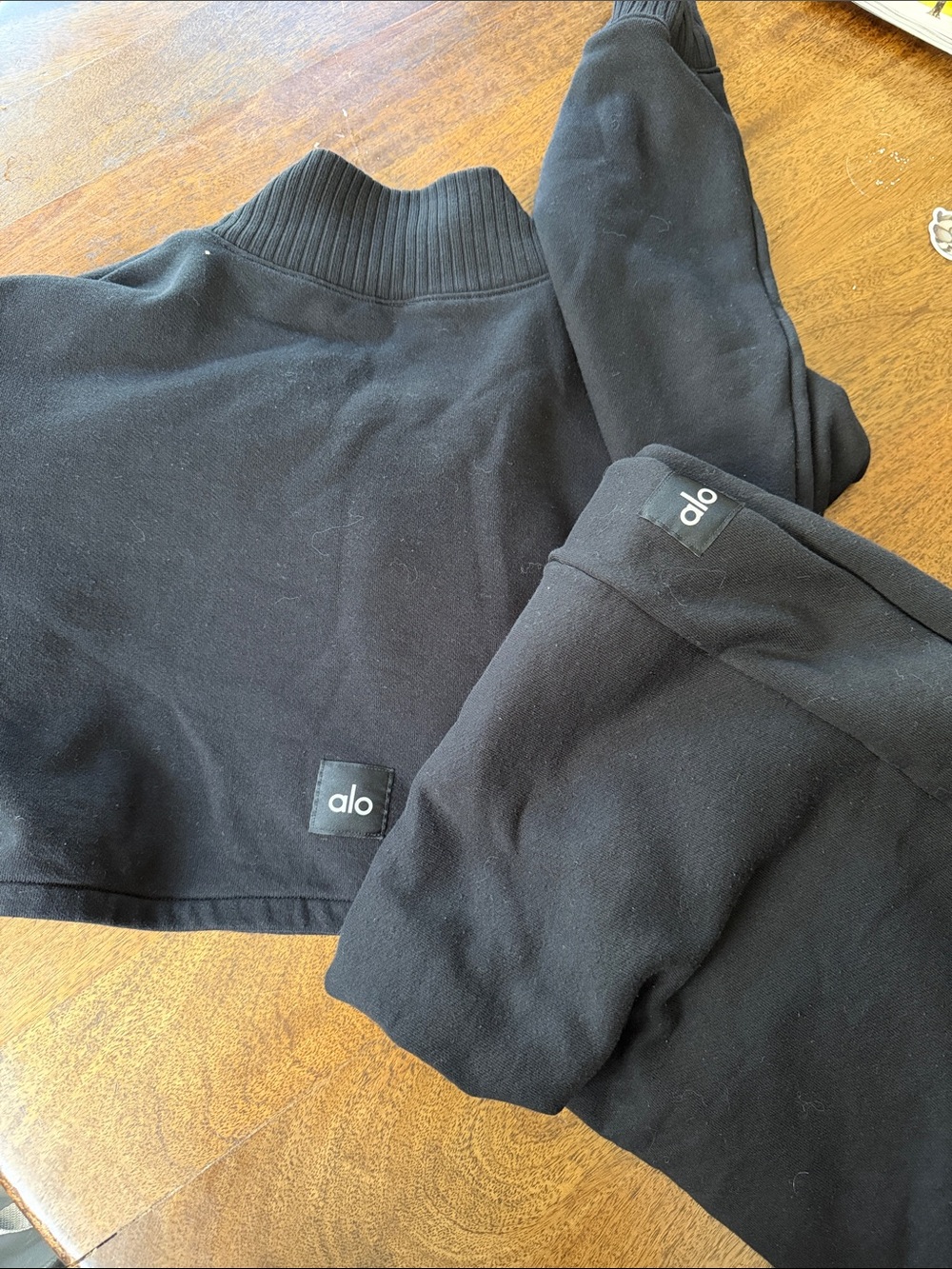 Alo Yoga- Serenity Set (Black size Small top with black XS bottom)